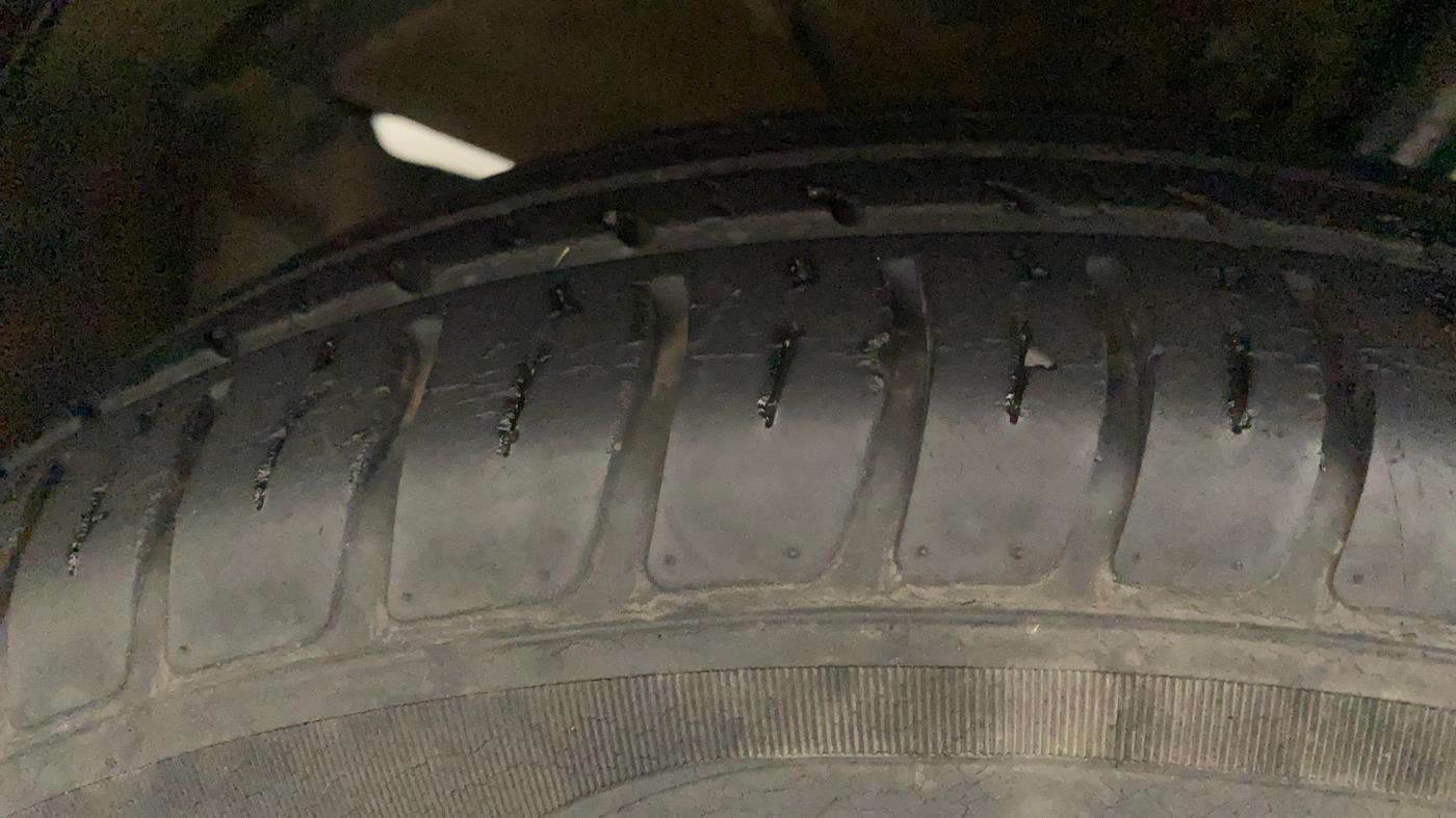 2018 Maruti Swift VXI AMT, Petrol, Automatic, 13,881 km, Left Front Tyre Tread