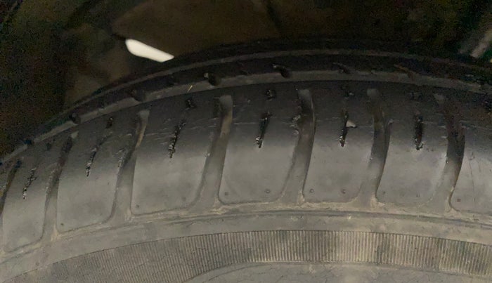 2018 Maruti Swift VXI AMT, Petrol, Automatic, 13,881 km, Left Front Tyre Tread