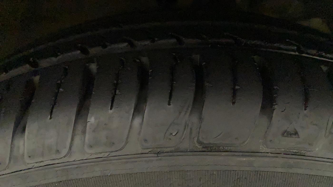 2018 Maruti Swift VXI AMT, Petrol, Automatic, 13,881 km, Right Front Tyre Tread