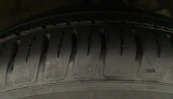 2018 Maruti Swift VXI AMT, Petrol, Automatic, 13,881 km, Right Front Tyre Tread