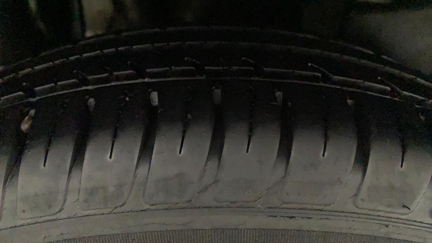 2018 Maruti Swift VXI AMT, Petrol, Automatic, 13,881 km, Right Rear Tyre Tread