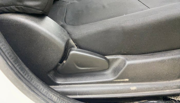 2017 Renault Kwid RXT 1.0, Petrol, Manual, 94,924 km, Driver Side Adjustment Panel