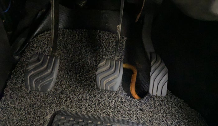 2017 Renault Kwid RXT 1.0, Petrol, Manual, 94,924 km, Pedals