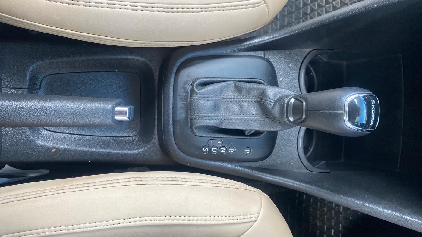 2021 Skoda Rapid AMBITION AT TSI, Petrol, Automatic, 32,070 km, Gear Lever