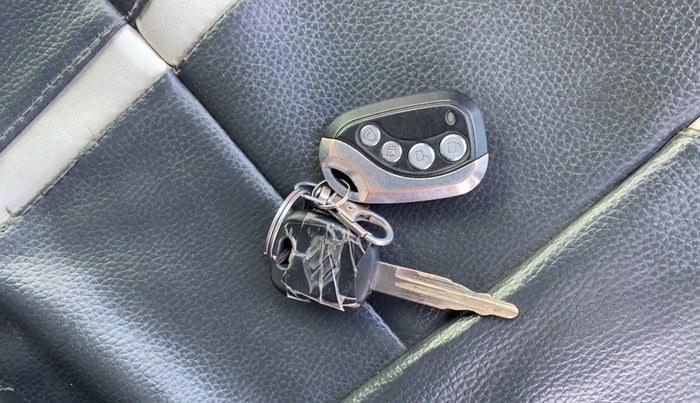 2014 Maruti Alto K10 VXI, Petrol, Manual, 69,702 km, Key Close Up