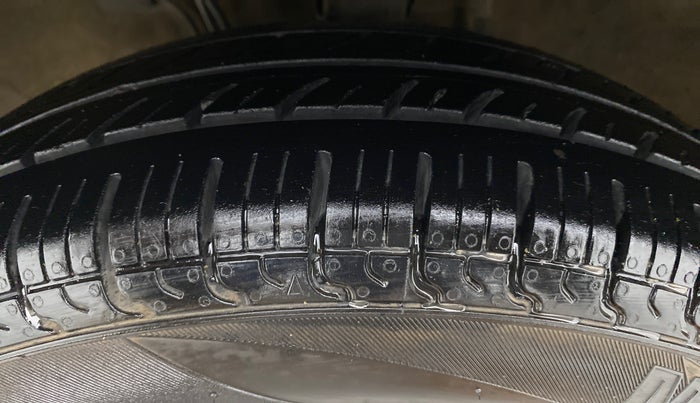 2020 Maruti Alto LXI, Petrol, Manual, 38,749 km, Left Front Tyre Tread