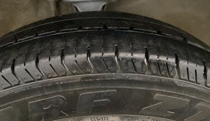 2016 Maruti Alto 800 VXI AIRBAG, Petrol, Manual, 1,37,411 km, Right Front Tyre Tread