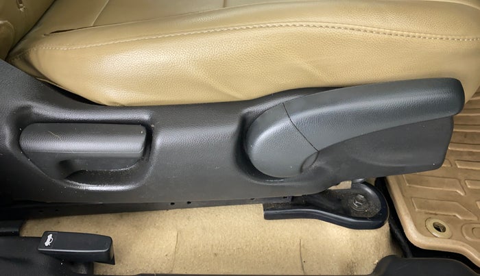 2017 Honda City V CVT, Petrol, Automatic, 42,295 km, Driver Side Adjustment Panel
