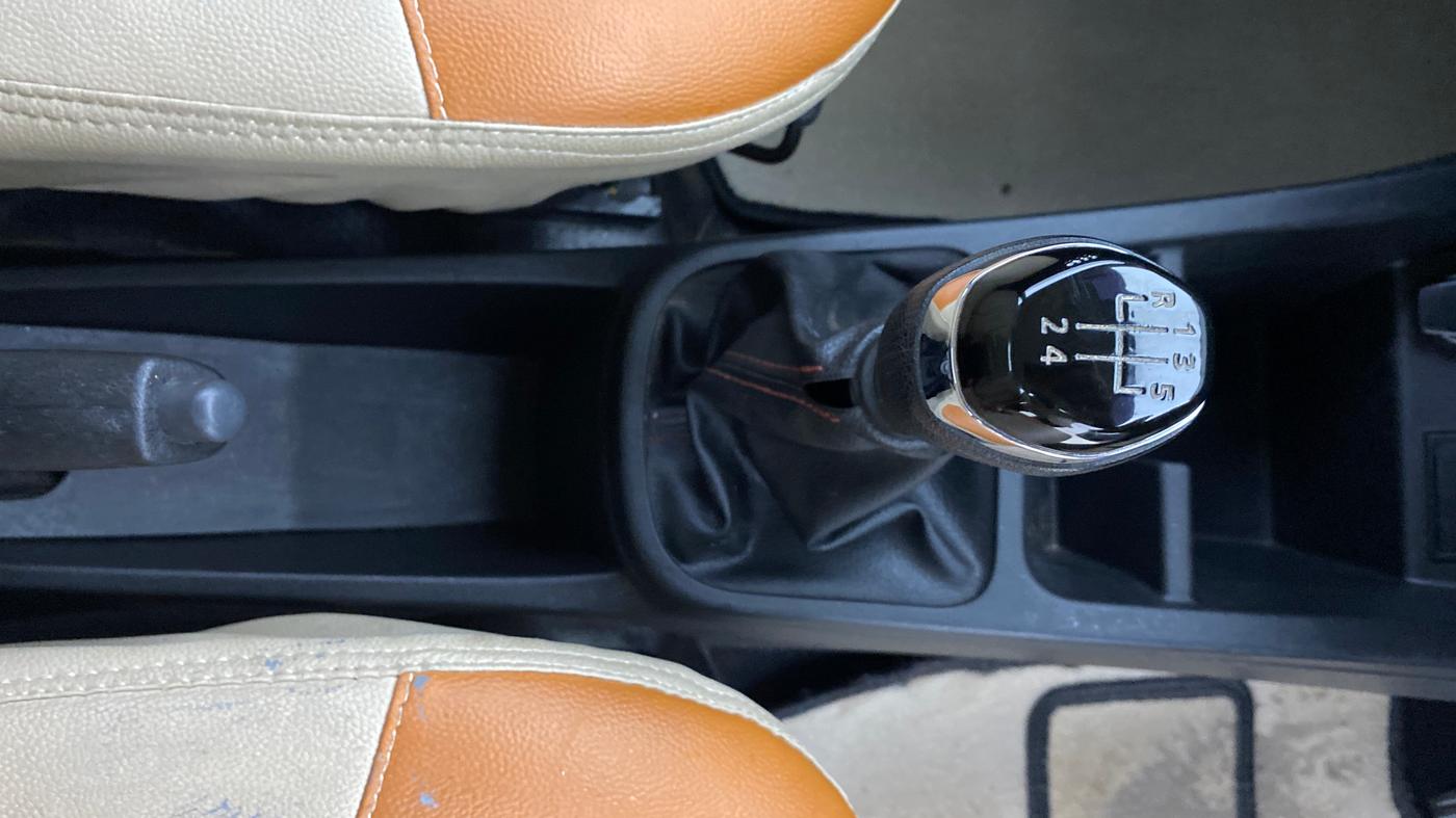 2021 Renault Kwid RXT 1.0 (O), Petrol, Manual, 37,480 km, Gear Lever