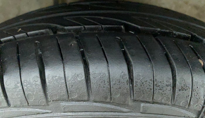 2014 Maruti Alto 800 LXI, Petrol, Manual, 87,729 km, Right Front Tyre Tread