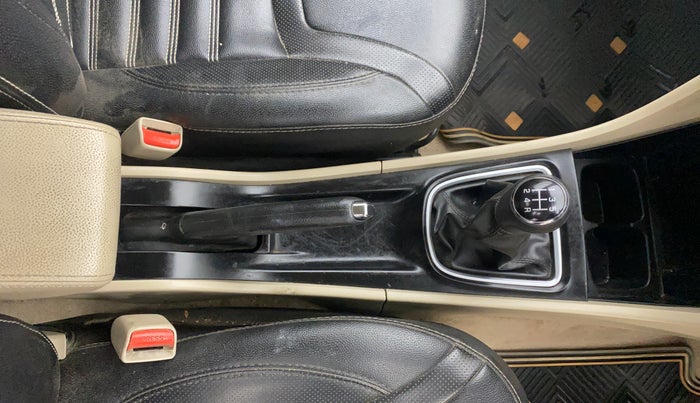 2018 Maruti Ciaz DELTA 1.4 MT PETROL, Petrol, Manual, 1,48,426 km, Gear Lever