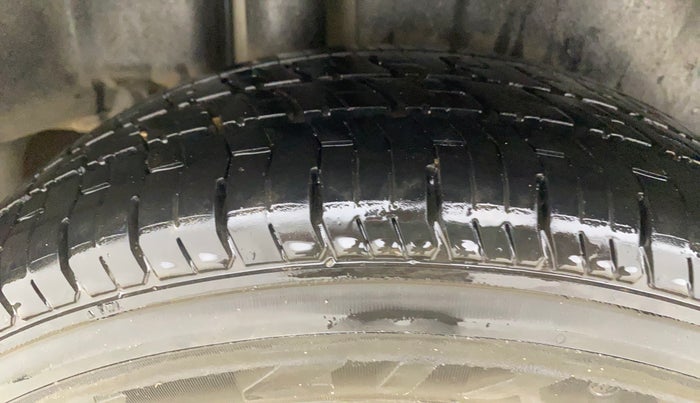 2018 Maruti Ciaz DELTA 1.4 MT PETROL, Petrol, Manual, 1,48,426 km, Right Rear Tyre Tread