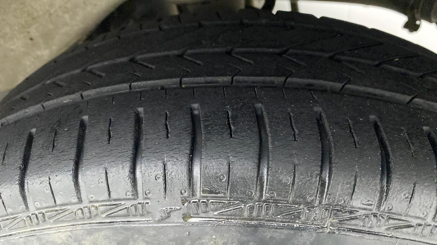 2011 Maruti A Star VXI (ABS) AT, Petrol, Automatic, 57,788 km, Left Rear Tyre Tread