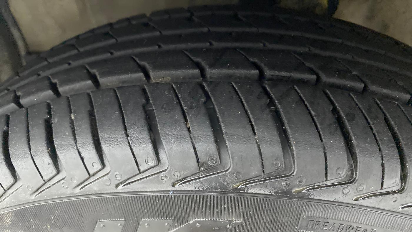 2011 Maruti A Star VXI (ABS) AT, Petrol, Automatic, 57,788 km, Left Front Tyre Tread