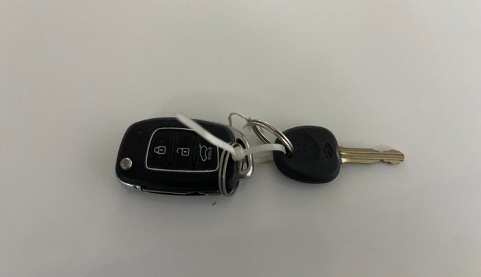 2017 Hyundai Elite i20 ASTA 1.2 DUAL TONE, Petrol, Manual, 37,046 km, Key Close Up