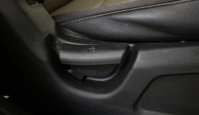 2018 Hyundai Elite i20 MAGNA EXECUTIVE 1.2, Petrol, Manual, 99,109 km, Driver Side Adjustment Panel