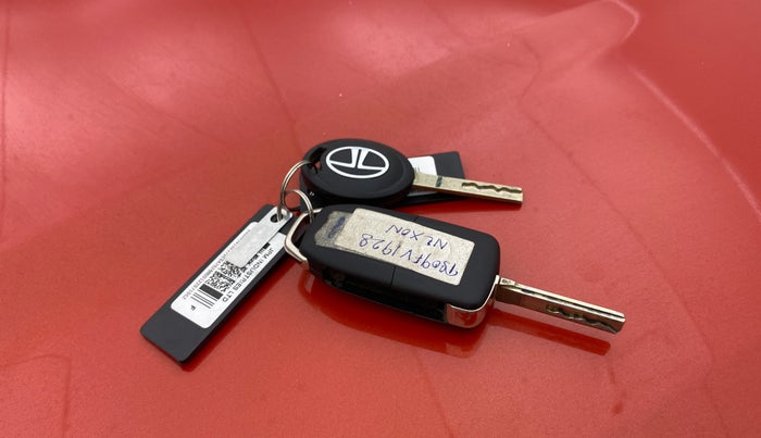 2022 Tata NEXON XMA PETROL, Petrol, Automatic, 20,674 km, Key Close Up