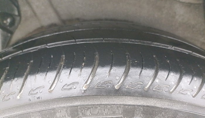 2016 Hyundai Verna 1.6 VTVT S, Petrol, Manual, 83,321 km, Right Rear Tyre Tread