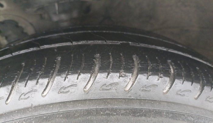 2016 Hyundai Verna 1.6 VTVT S, Petrol, Manual, 83,321 km, Left Front Tyre Tread