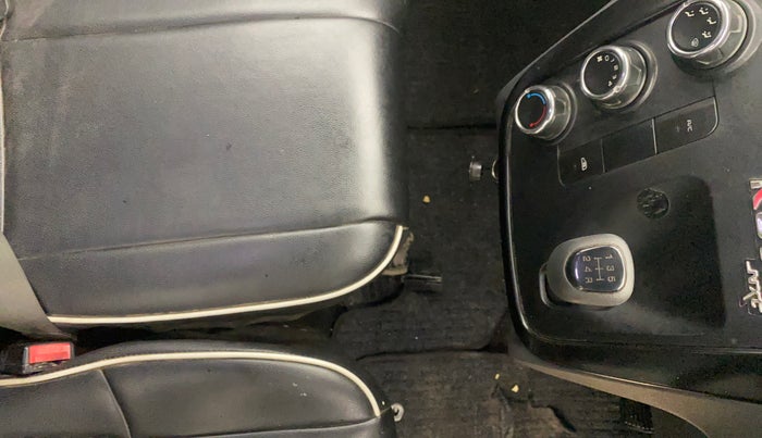 2019 Mahindra KUV 100 NXT K2 P 6 STR, Petrol, Manual, 62,040 km, Gear Lever