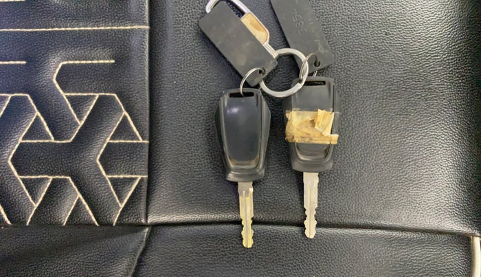 2019 Mahindra KUV 100 NXT K2 P 6 STR, Petrol, Manual, 62,040 km, Key Close Up