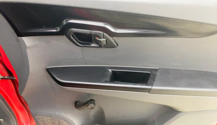 2019 Mahindra KUV 100 NXT K2 P 6 STR, Petrol, Manual, 62,040 km, Driver Side Door Panels Control