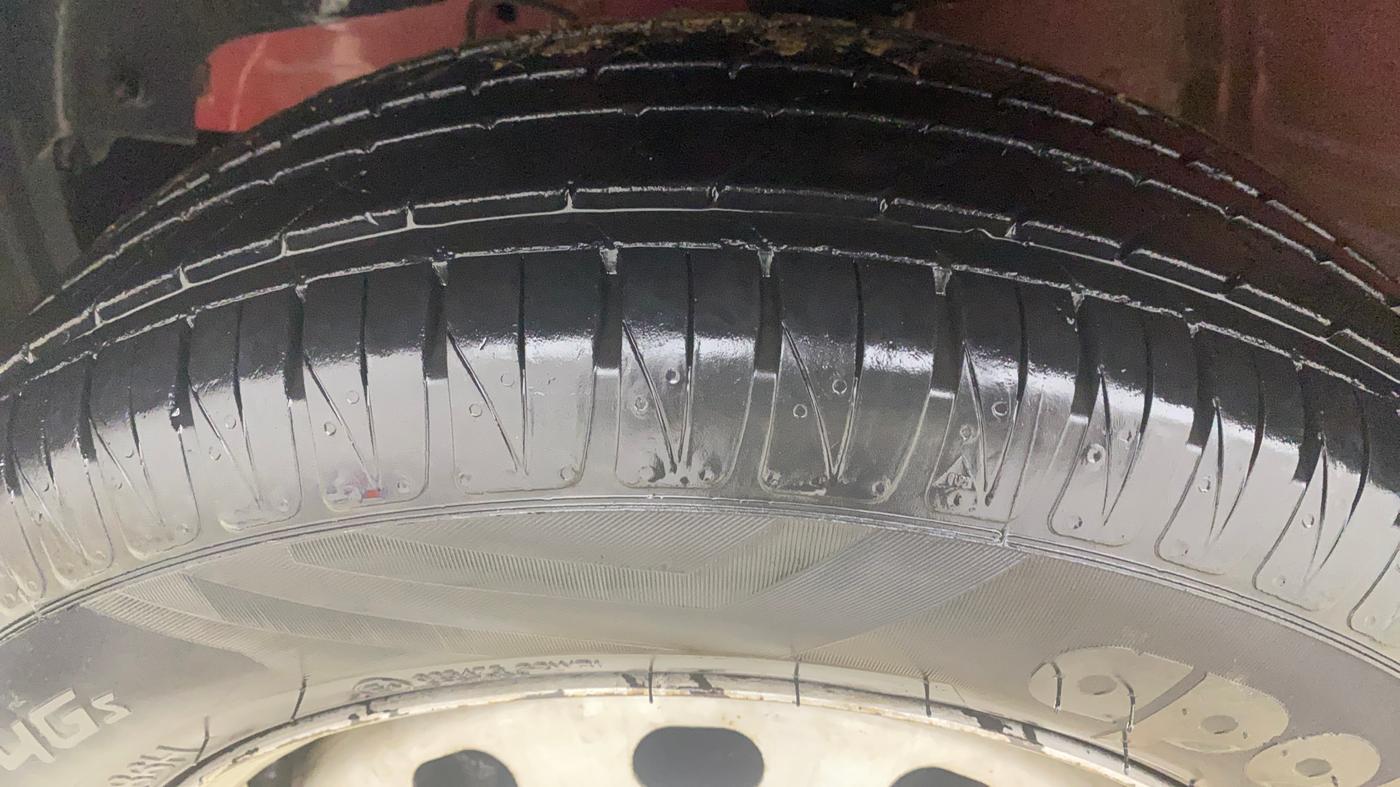 2019 Mahindra KUV 100 NXT K2 P 6 STR, Petrol, Manual, 62,040 km, Left Front Tyre Tread