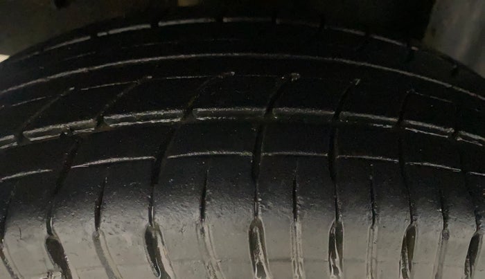 2019 Renault TRIBER RXT, Petrol, Manual, 84,521 km, Right Rear Tyre Tread