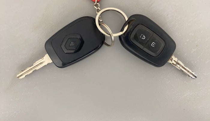 2019 Renault TRIBER RXT, Petrol, Manual, 84,521 km, Key Close Up