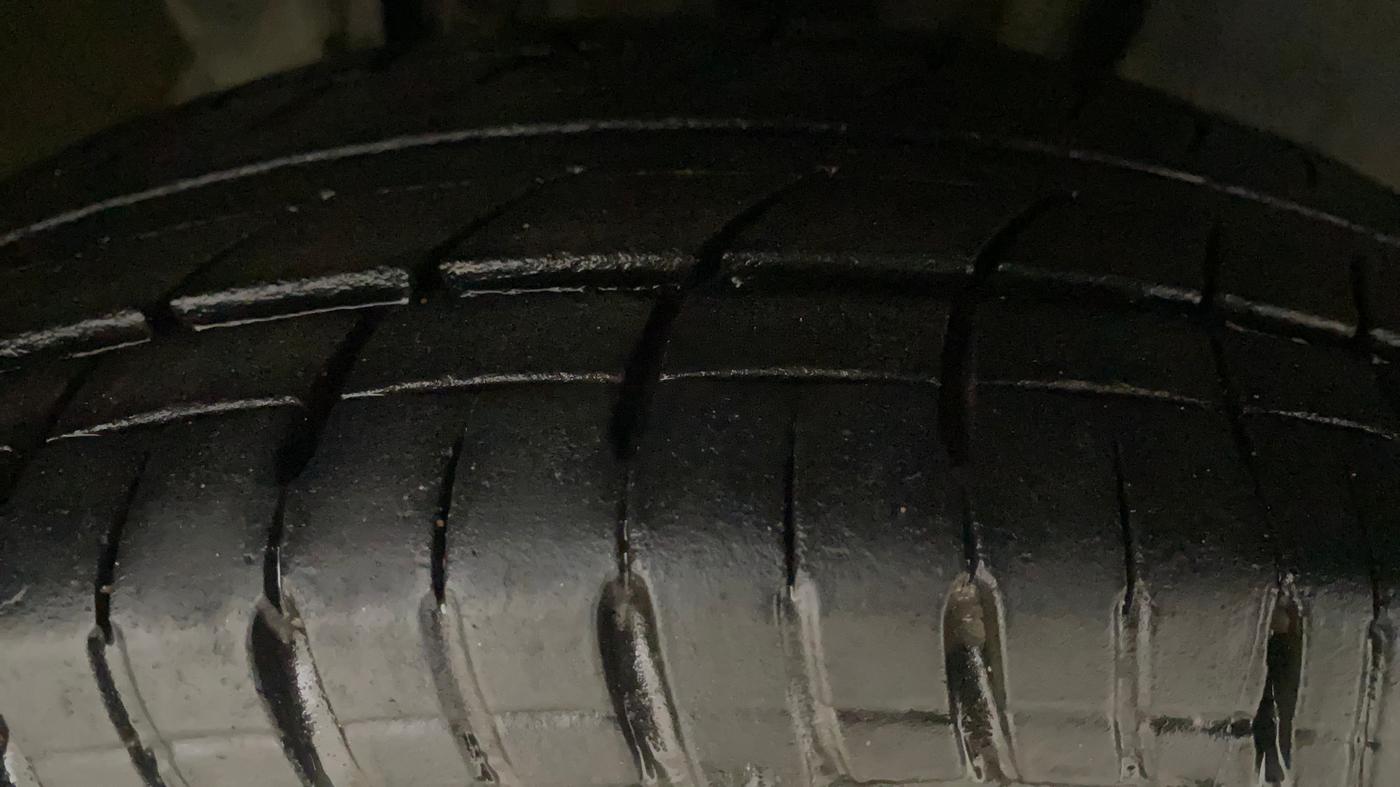 2019 Renault TRIBER RXT, Petrol, Manual, 84,521 km, Right Front Tyre Tread