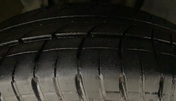 2019 Renault TRIBER RXT, Petrol, Manual, 84,521 km, Right Front Tyre Tread