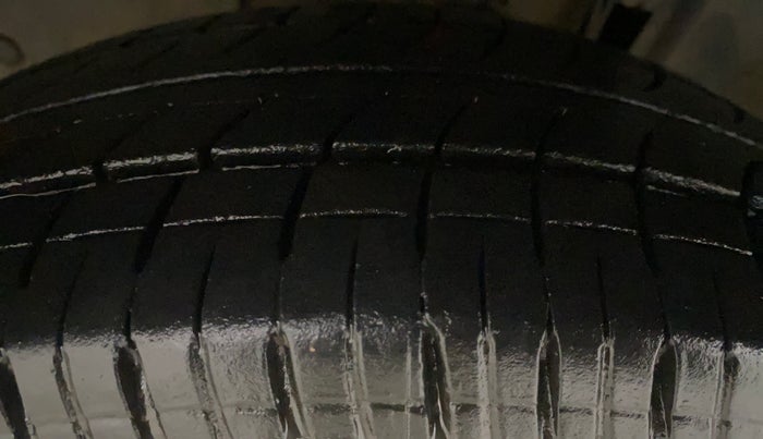 2019 Renault TRIBER RXT, Petrol, Manual, 84,521 km, Left Front Tyre Tread