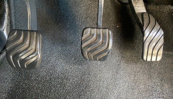 2019 Renault TRIBER RXT, Petrol, Manual, 84,521 km, Pedals