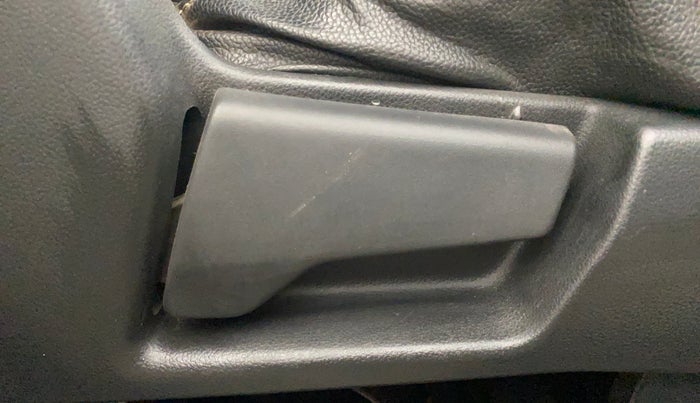 2019 Renault TRIBER RXT, Petrol, Manual, 84,521 km, Driver Side Adjustment Panel