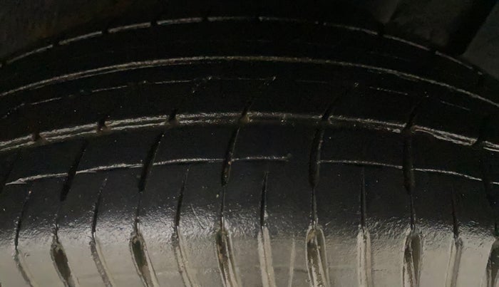 2019 Renault TRIBER RXT, Petrol, Manual, 84,521 km, Left Rear Tyre Tread