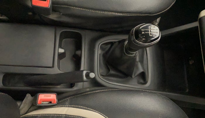 2019 Renault TRIBER RXT, Petrol, Manual, 84,521 km, Gear Lever