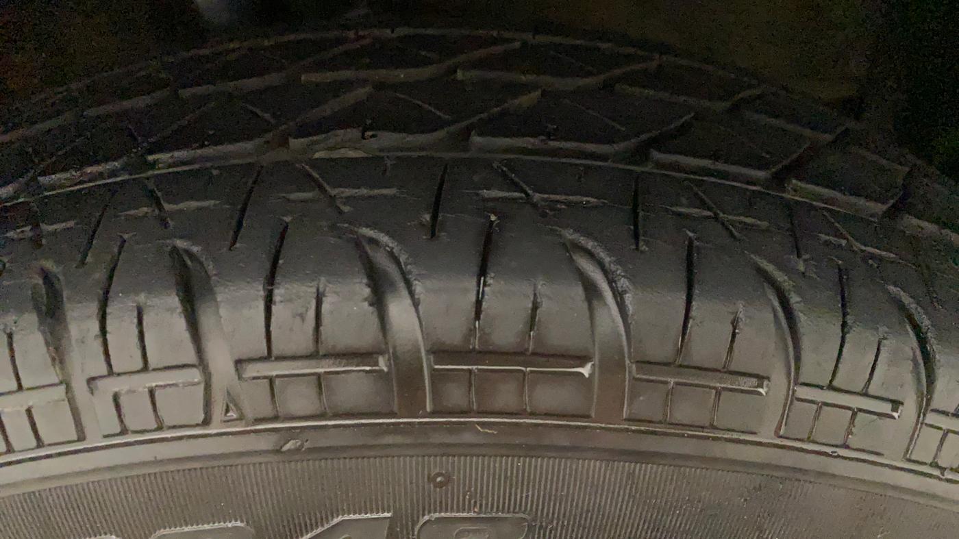 2012 Maruti Ritz VXI, Petrol, Manual, 95,343 km, Left Front Tyre Tread