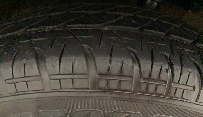 2012 Maruti Ritz VXI, Petrol, Manual, 95,343 km, Right Rear Tyre Tread