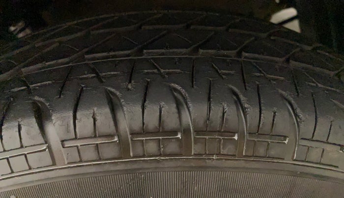 2012 Maruti Ritz VXI, Petrol, Manual, 95,343 km, Left Rear Tyre Tread