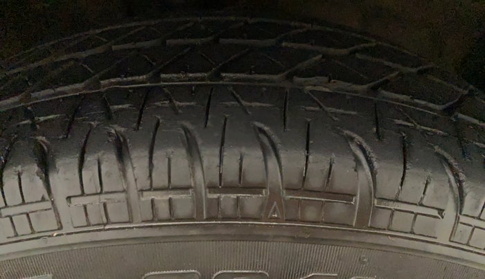 2012 Maruti Ritz VXI, Petrol, Manual, 95,343 km, Right Front Tyre Tread
