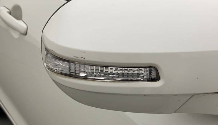 2015 Maruti Swift VXI, Petrol, Manual, 52,897 km, Right rear-view mirror - Indicator light has minor damage