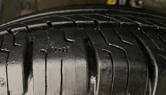 2015 Maruti Swift VXI, Petrol, Manual, 52,897 km, Left Front Tyre Tread