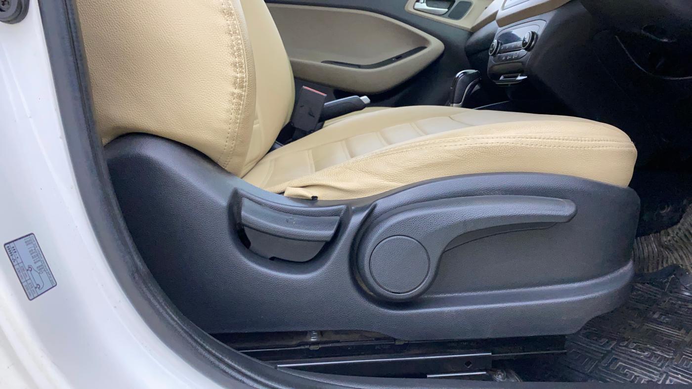 2019 Hyundai Elite i20 ASTA (O) CVT, Petrol, Automatic, 57,340 km, Driver Side Adjustment Panel