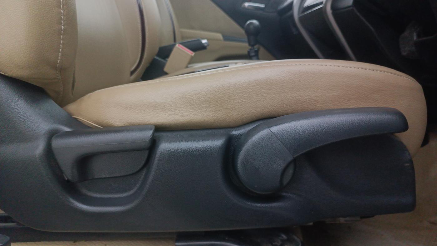 2017 Honda City 1.5L I-VTEC SV, Petrol, Manual, 97,645 km, Driver Side Adjustment Panel