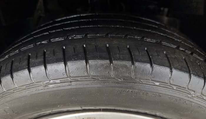 2019 Tata NEXON XM PETROL, CNG, Manual, 33,686 km, Right Front Tyre Tread