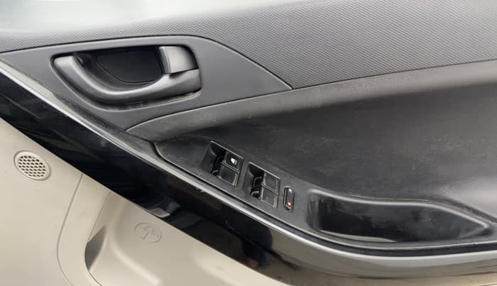 2019 Tata NEXON XM PETROL, CNG, Manual, 33,686 km, Driver Side Door Panels Control