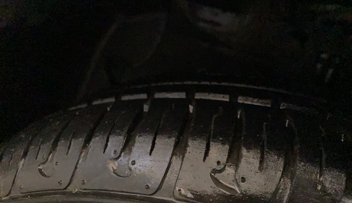 2016 Hyundai Grand i10 SPORTZ 1.2 KAPPA VTVT, Petrol, Manual, 30,747 km, Left Front Tyre Tread