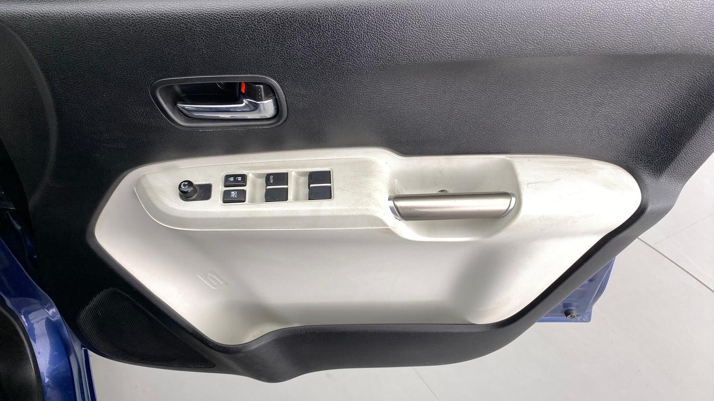 2019 Maruti IGNIS DELTA 1.2 K12, Petrol, Manual, 17,479 km, Driver Side Door Panels Control