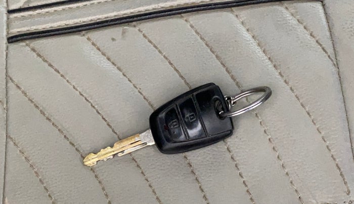 2018 Hyundai NEW SANTRO SPORTZ CNG, CNG, Manual, 69,188 km, Lock system - Remote key not working