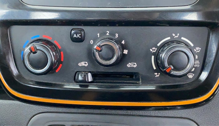 2017 Renault Kwid CLIMBER 1.0 AT, Petrol, Automatic, 67,451 km, AC Unit - Directional switch has minor damage